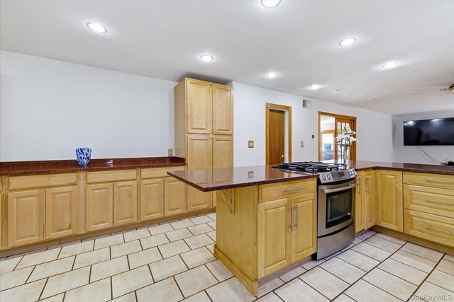 34 Vandewater Avenue, Floral Park, NY 11001