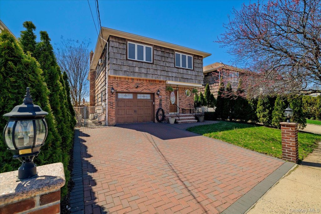 34 Vandewater Avenue, Floral Park, NY 11001