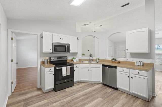 415 DEANNA CIRCLE, Deland, FL 32724