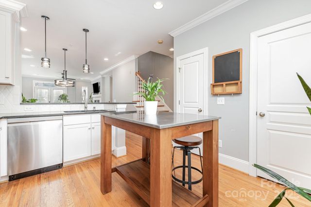 239 N Dotger Avenue N F-7, Charlotte, NC 28207