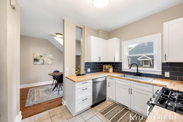 930 Powers Avenue NW, Grand Rapids, MI 49504