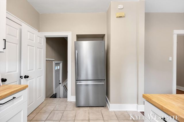 930 Powers Avenue NW, Grand Rapids, MI 49504