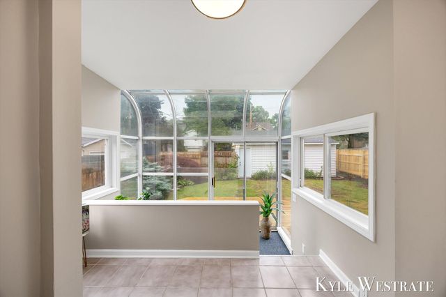 930 Powers Avenue NW, Grand Rapids, MI 49504