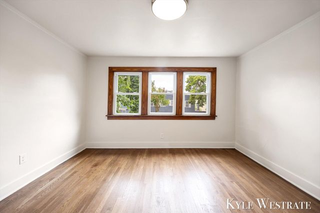 930 Powers Avenue NW, Grand Rapids, MI 49504