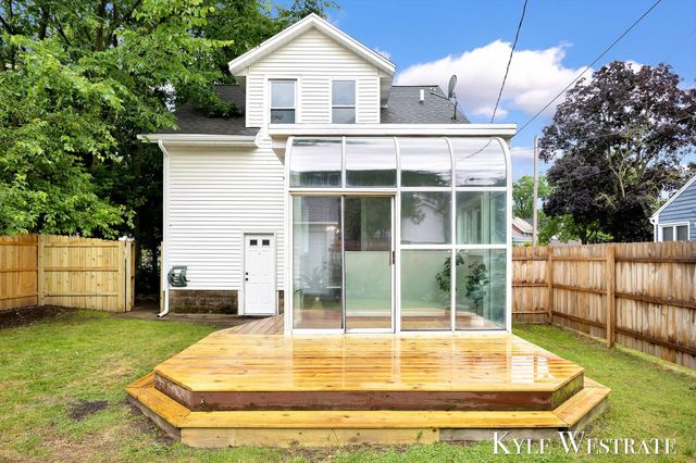 930 Powers Avenue NW, Grand Rapids, MI 49504