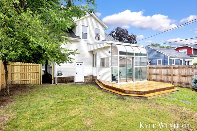 930 Powers Avenue NW, Grand Rapids, MI 49504