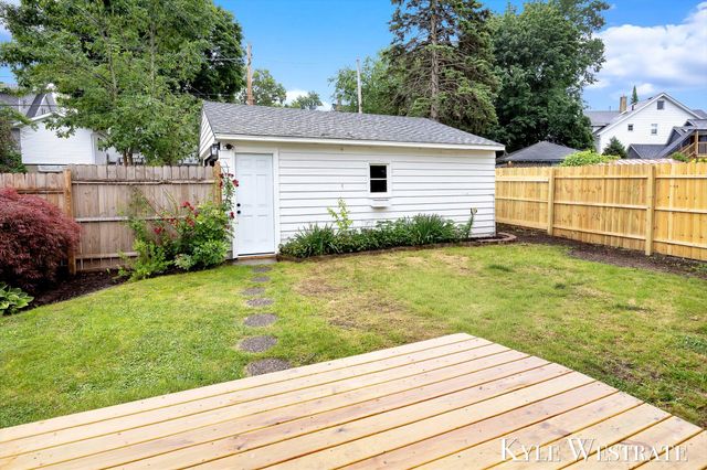 930 Powers Avenue NW, Grand Rapids, MI 49504