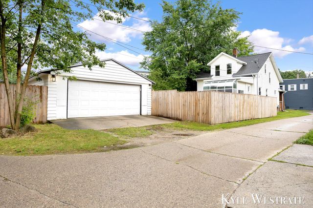 930 Powers Avenue NW, Grand Rapids, MI 49504