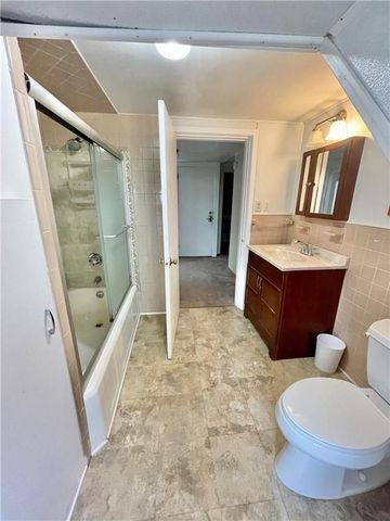 313 Berkeley Avenue 3, Middletown, RI 02842