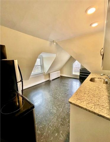 313 Berkeley Avenue 3, Middletown, RI 02842