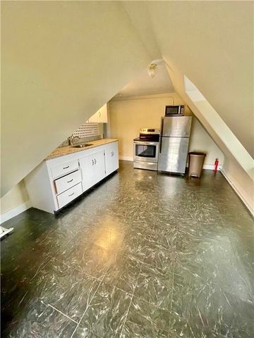 313 Berkeley Avenue 3, Middletown, RI 02842