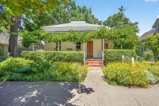 237 B Street, Ashland, OR 97520