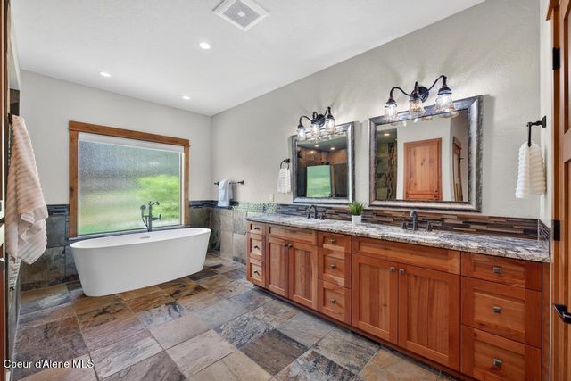 704 N DUNDEE DR, Post Falls, ID 83854