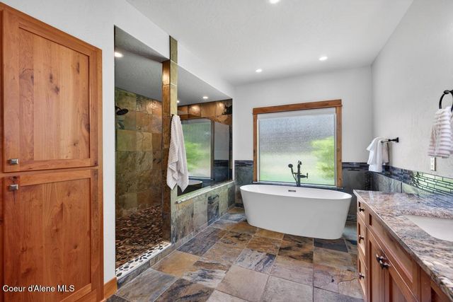 704 N DUNDEE DR, Post Falls, ID 83854