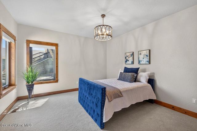 704 N DUNDEE DR, Post Falls, ID 83854