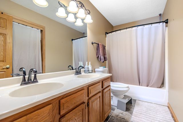 5509 Kings Row, Johnston, IA 50131