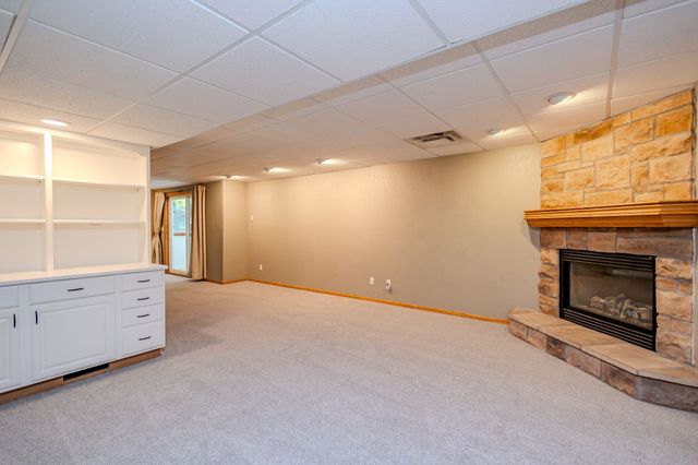 5509 Kings Row, Johnston, IA 50131