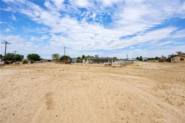 18251 Hiawatha Road, Apple Valley, CA 92307