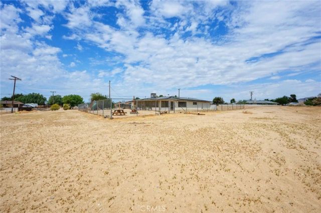 18251 Hiawatha Road, Apple Valley, CA 92307