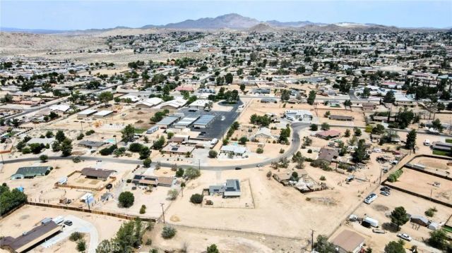 18251 Hiawatha Road, Apple Valley, CA 92307