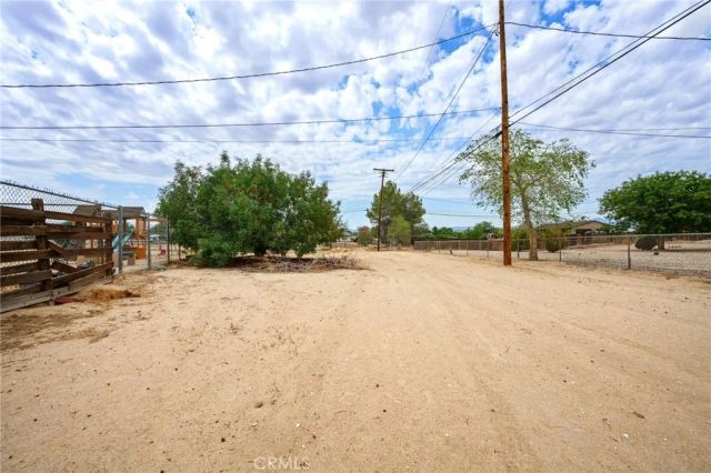 18251 Hiawatha Road, Apple Valley, CA 92307