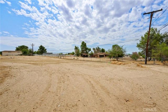 18251 Hiawatha Road, Apple Valley, CA 92307