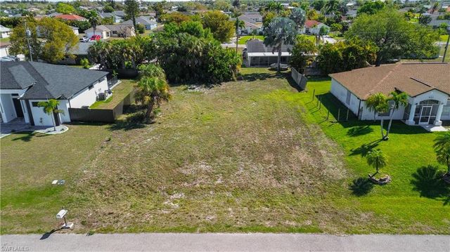 617 SW 11th PL, Cape Coral, FL 33991