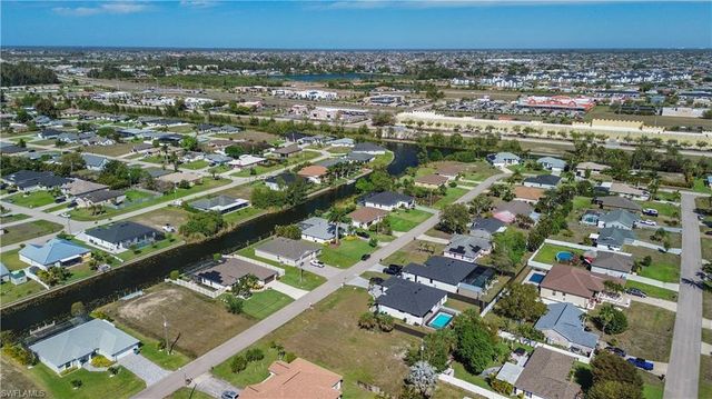 617 SW 11th PL, Cape Coral, FL 33991