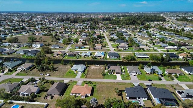 617 SW 11th PL, Cape Coral, FL 33991