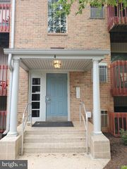 4 BANYAN WOOD CT #304, Essex, MD 21221