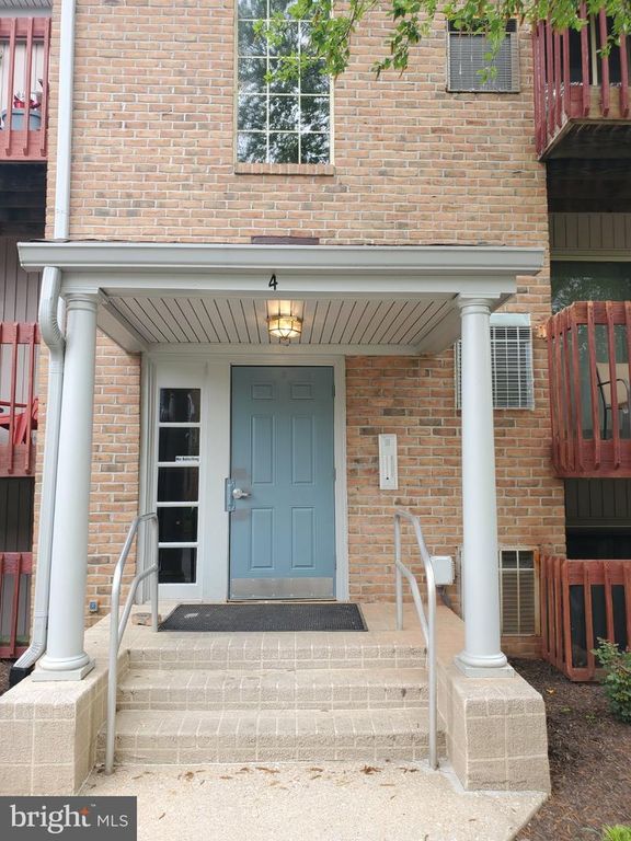 Image 1 of property listing at 4 BANYAN WOOD CT #304, Essex, MD 21221
