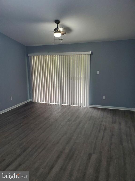 Image 10 of property listing at 4 BANYAN WOOD CT #304, Essex, MD 21221