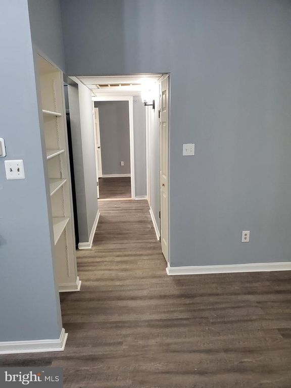 Image 11 of property listing at 4 BANYAN WOOD CT #304, Essex, MD 21221