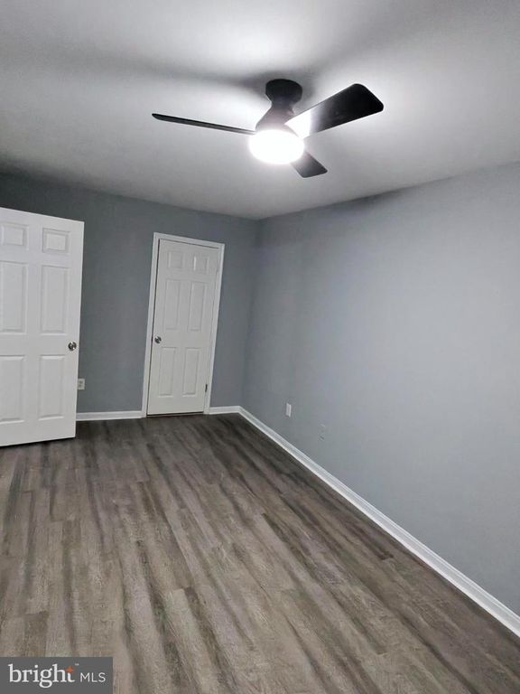 Image 3 of property listing at 4 BANYAN WOOD CT #304, Essex, MD 21221