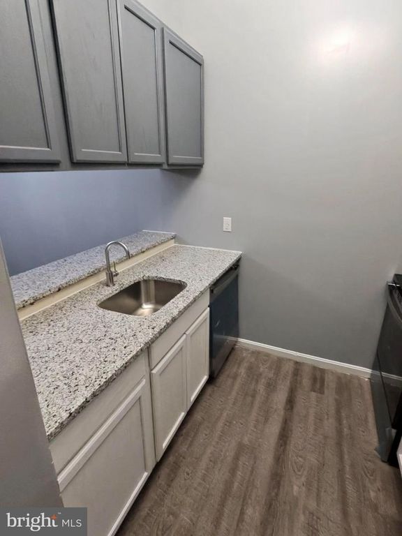 Image 6 of property listing at 4 BANYAN WOOD CT #304, Essex, MD 21221