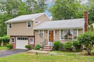 16 Indian Run Rd, Bellingham, MA 02019