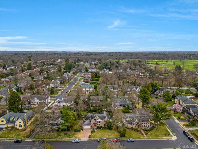 8 Percheron Lane, Roslyn Heights, NY 11577