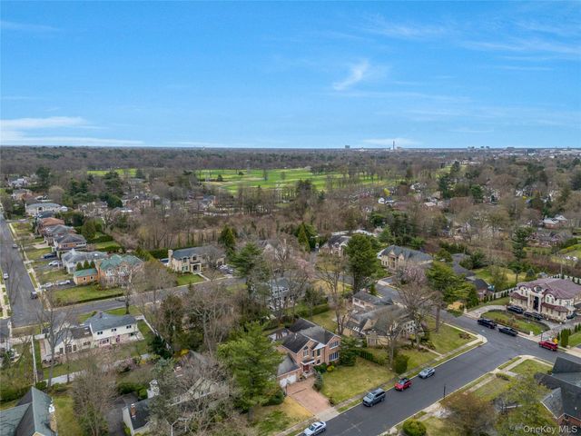 8 Percheron Lane, Roslyn Heights, NY 11577
