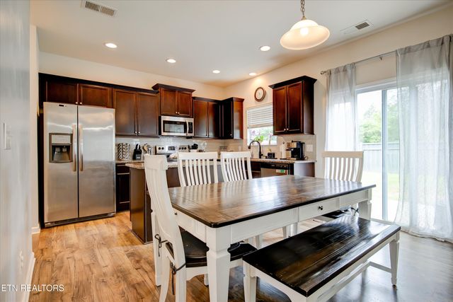 1242 Bill Wallace Drive, Friendsville, TN 37737