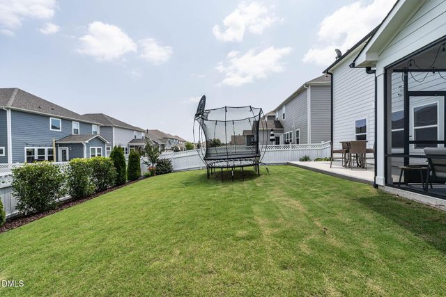 725 Sage Oak Lane, Holly Springs, NC 27540