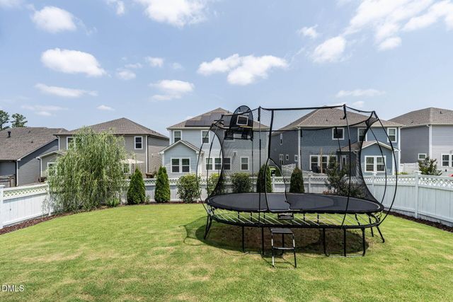 725 Sage Oak Lane, Holly Springs, NC 27540