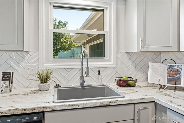 8543 Kingston Drive, Franklin, OH 45005