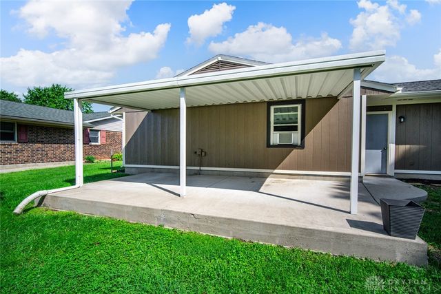 8543 Kingston Drive, Franklin, OH 45005