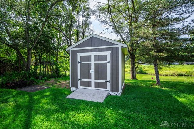8543 Kingston Drive, Franklin, OH 45005