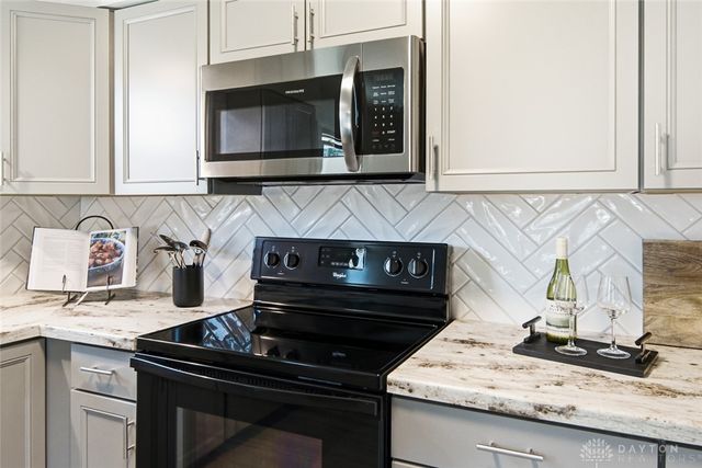 8543 Kingston Drive, Franklin, OH 45005