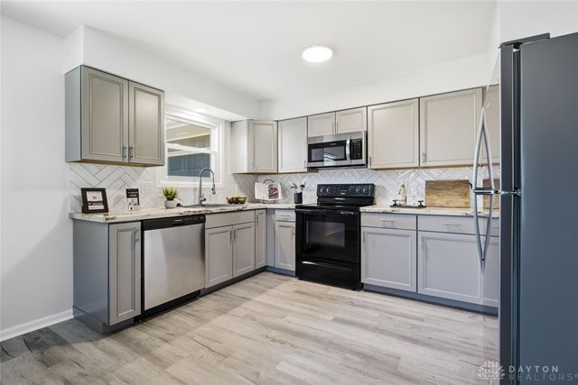 8543 Kingston Drive, Franklin, OH 45005