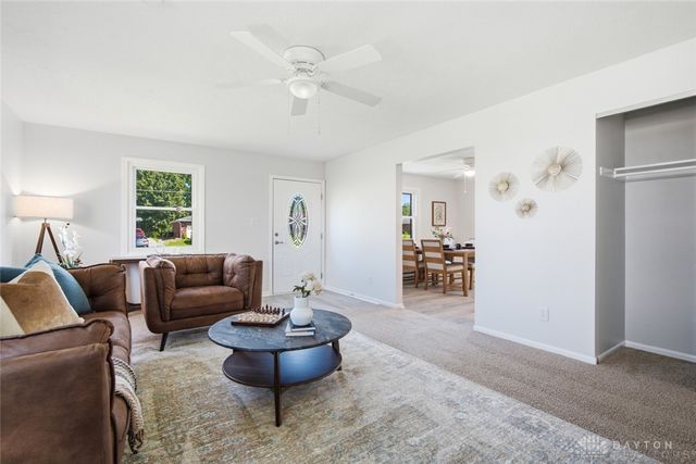 8543 Kingston Drive, Franklin, OH 45005