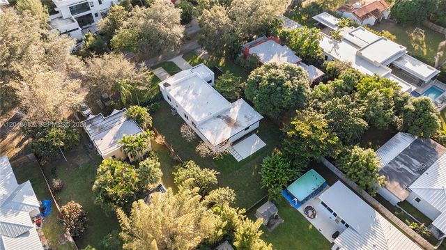 665 NE 117th St, Biscayne Park, FL 33161