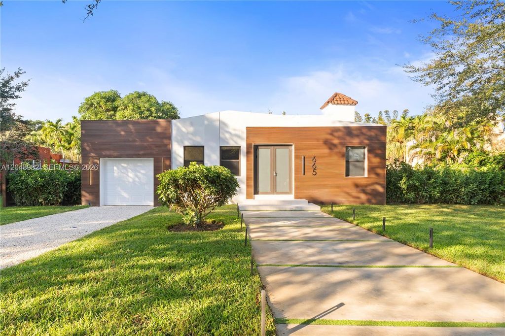 665 NE 117th St, Biscayne Park, FL 33161