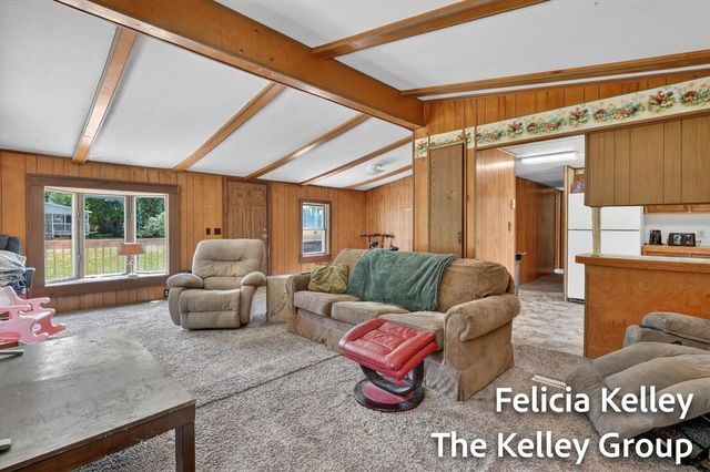 17158 Seneca Court, Howard City, MI 49329